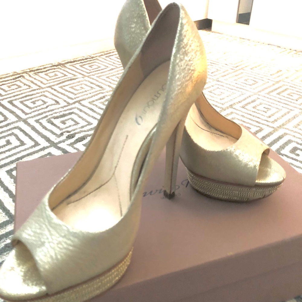 Boutique 9 high golden heels